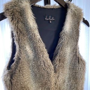 Aritzia Talula Faux Fur Vest